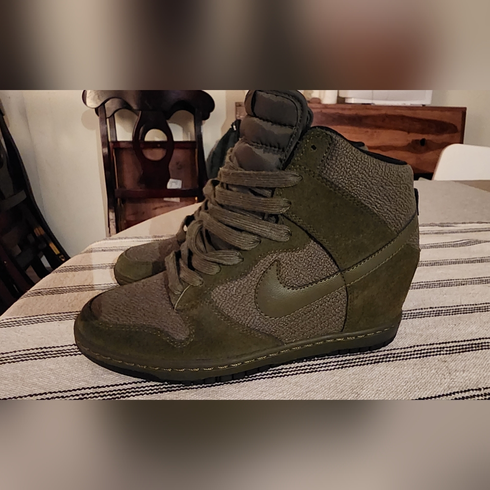 Nike Dunk Sky Hi Essential Wedge Army Rough Green Wmn’s Size 6.5 644877-302